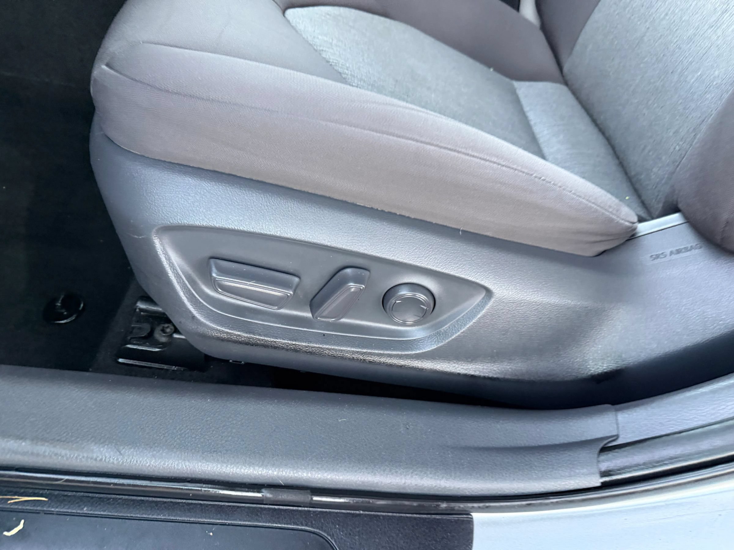 Used 2019 Toyota Camry LE FWD image 15
