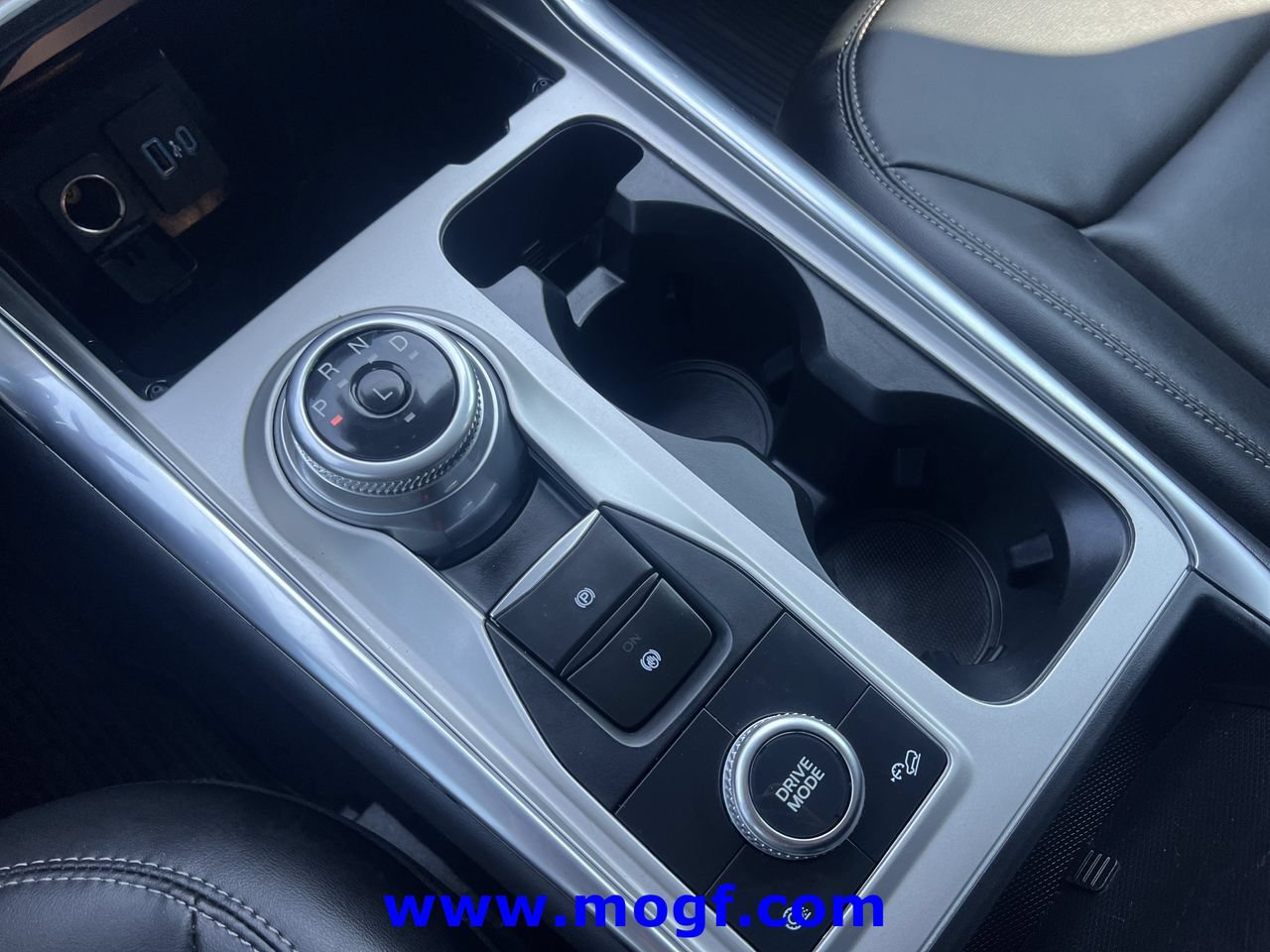 Used 2022 Ford Explorer XLT w/ Equipment Group 202A AWD/4WD image 12