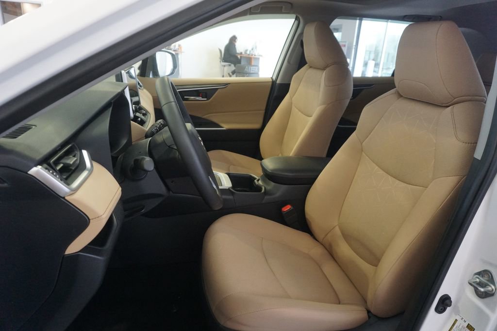 Used 2025 Toyota RAV4 XLE w/ Convenience Package AWD/4WD image 19