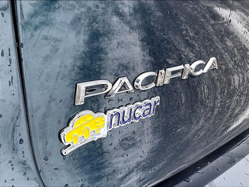 Used 2024 Chrysler Pacifica Touring-L FWD image 29