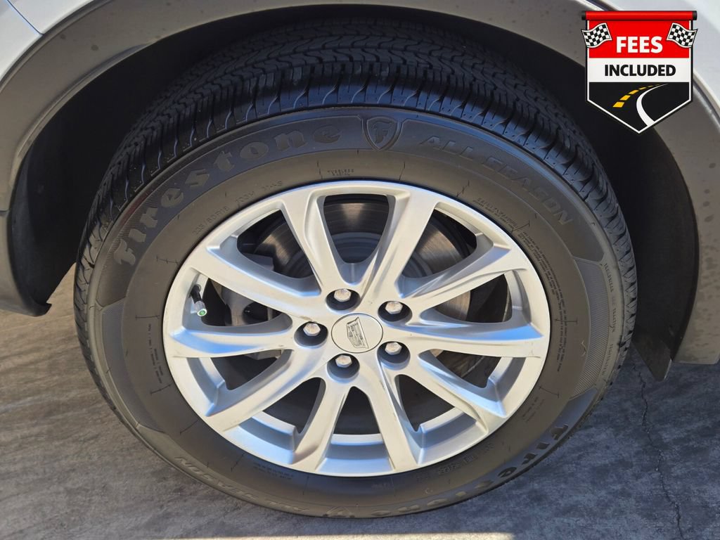 Used 2023 Cadillac XT4 Luxury w/ Cold Weather Package FWD image 10