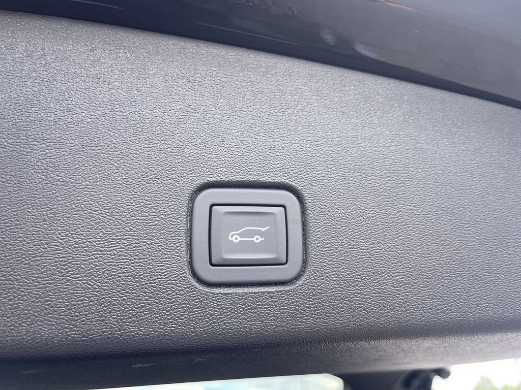 Certified 2025 Cadillac Optiq Sport 1 AWD/4WD image 17