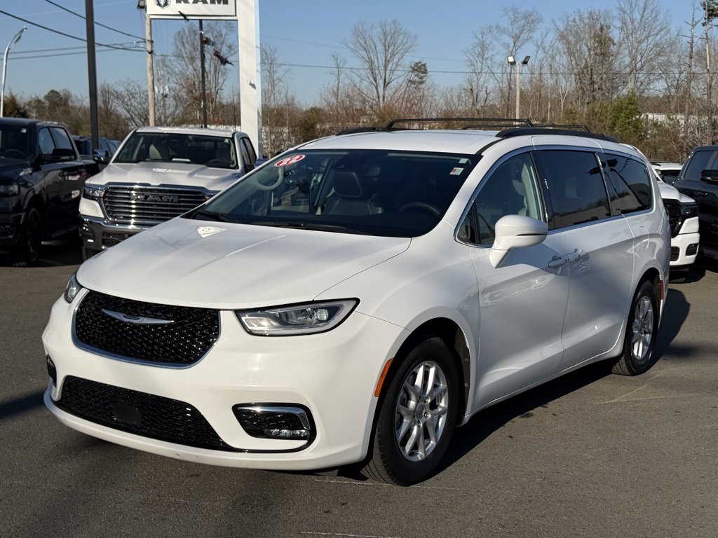 Used 2022 Chrysler Pacifica Touring-L image 9