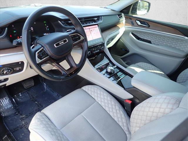 Used 2022 Jeep Grand Cherokee Summit w/ Advanced Protech Group IV AWD/4WD image 12
