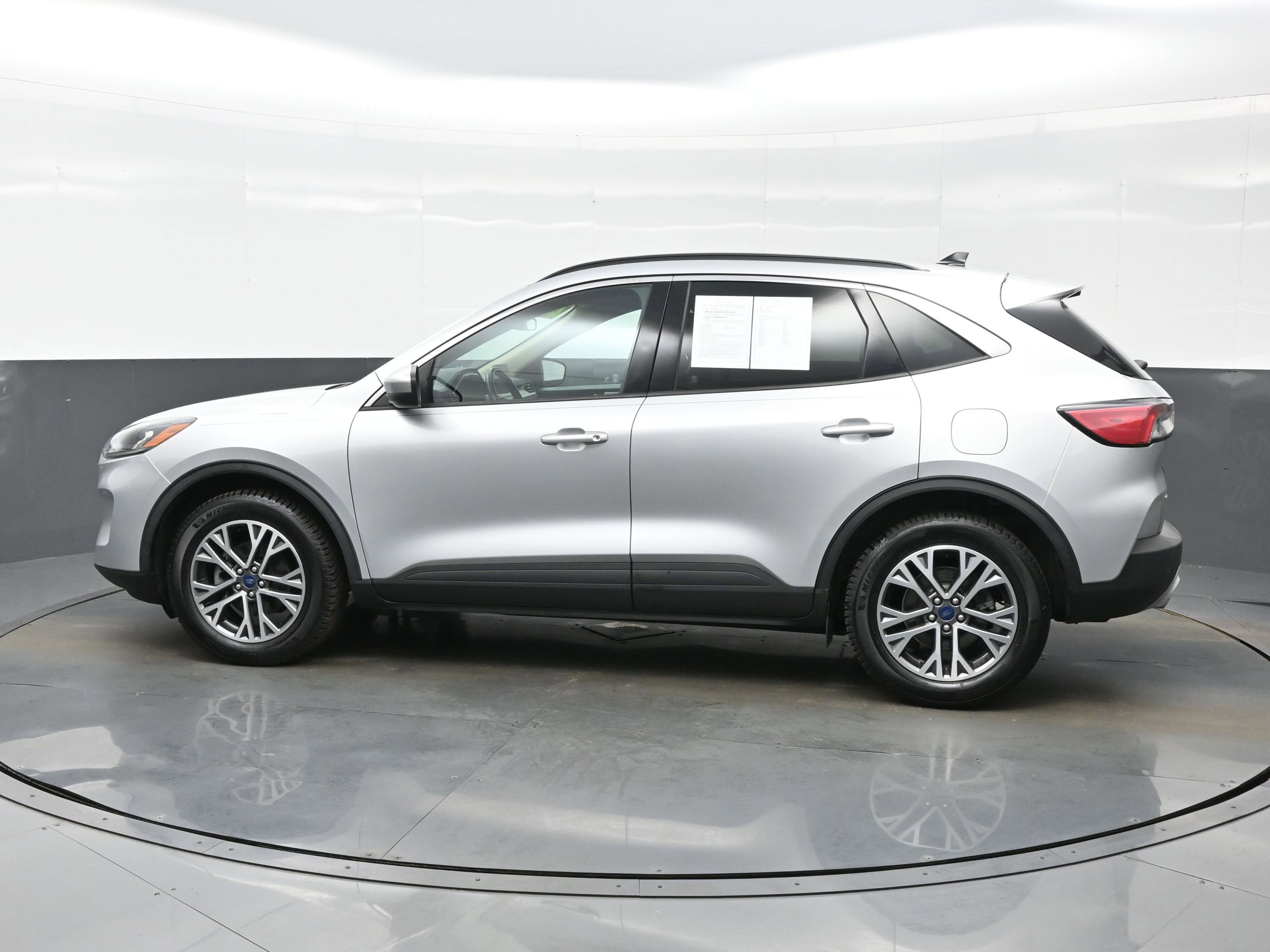 Used 2020 Ford Escape SEL image 3