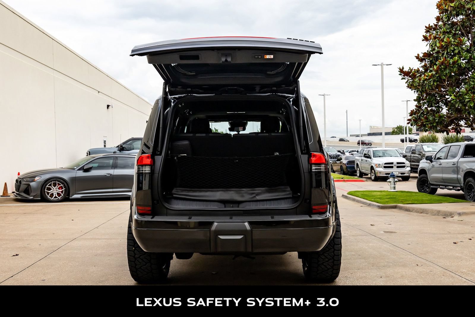 Used 2024 Lexus GX 550 w/ Accessory Package (31) AWD/4WD image 9