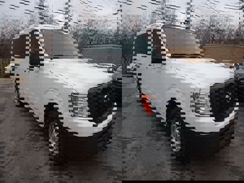 Used 2016 Nissan NV 3500 S image 1