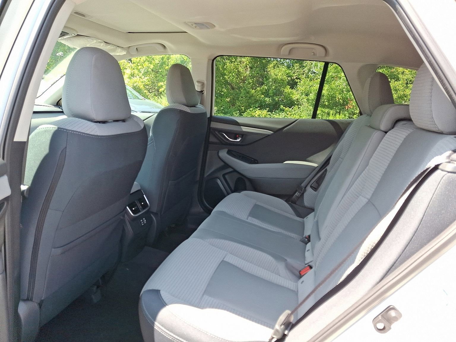 Used 2025 Subaru Outback Premium image 5