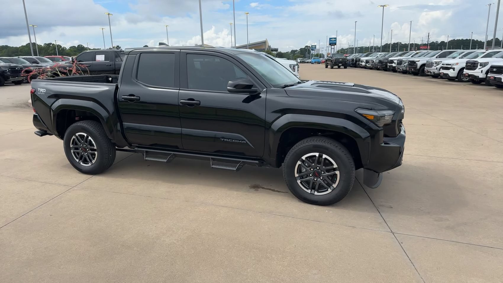 Used 2025 Toyota Tacoma TRD Sport w/ TRD Sport Upgrade Package RWD image 9