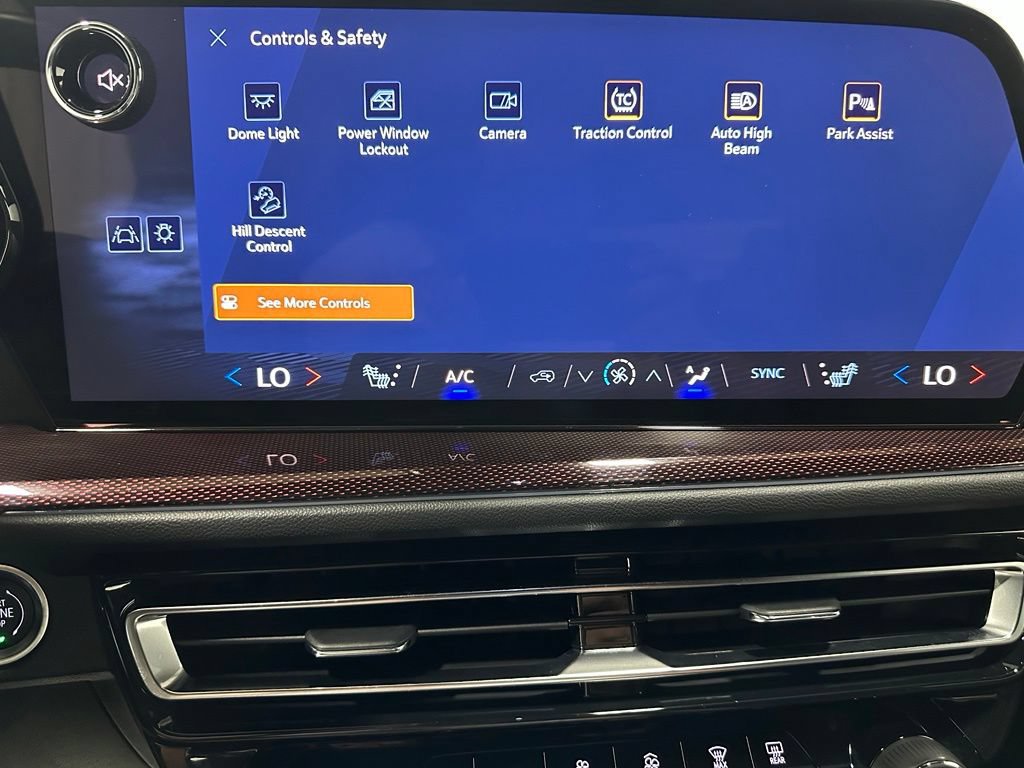 Used 2025 Chevrolet Traverse Z71 w/ Driver Confidence Package AWD/4WD image 30