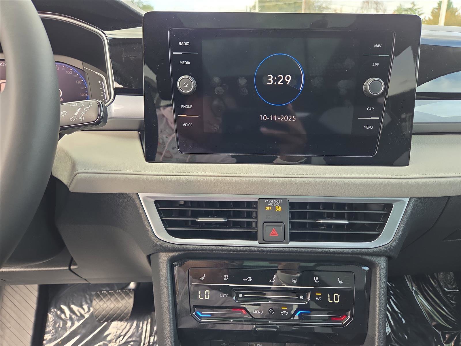 New 2025 Volkswagen Taos SEL image 20