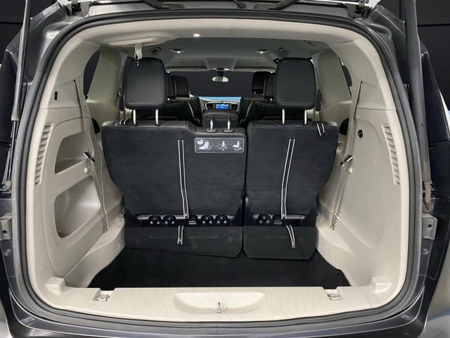 Used 2018 Chrysler Pacifica Touring-L image 14