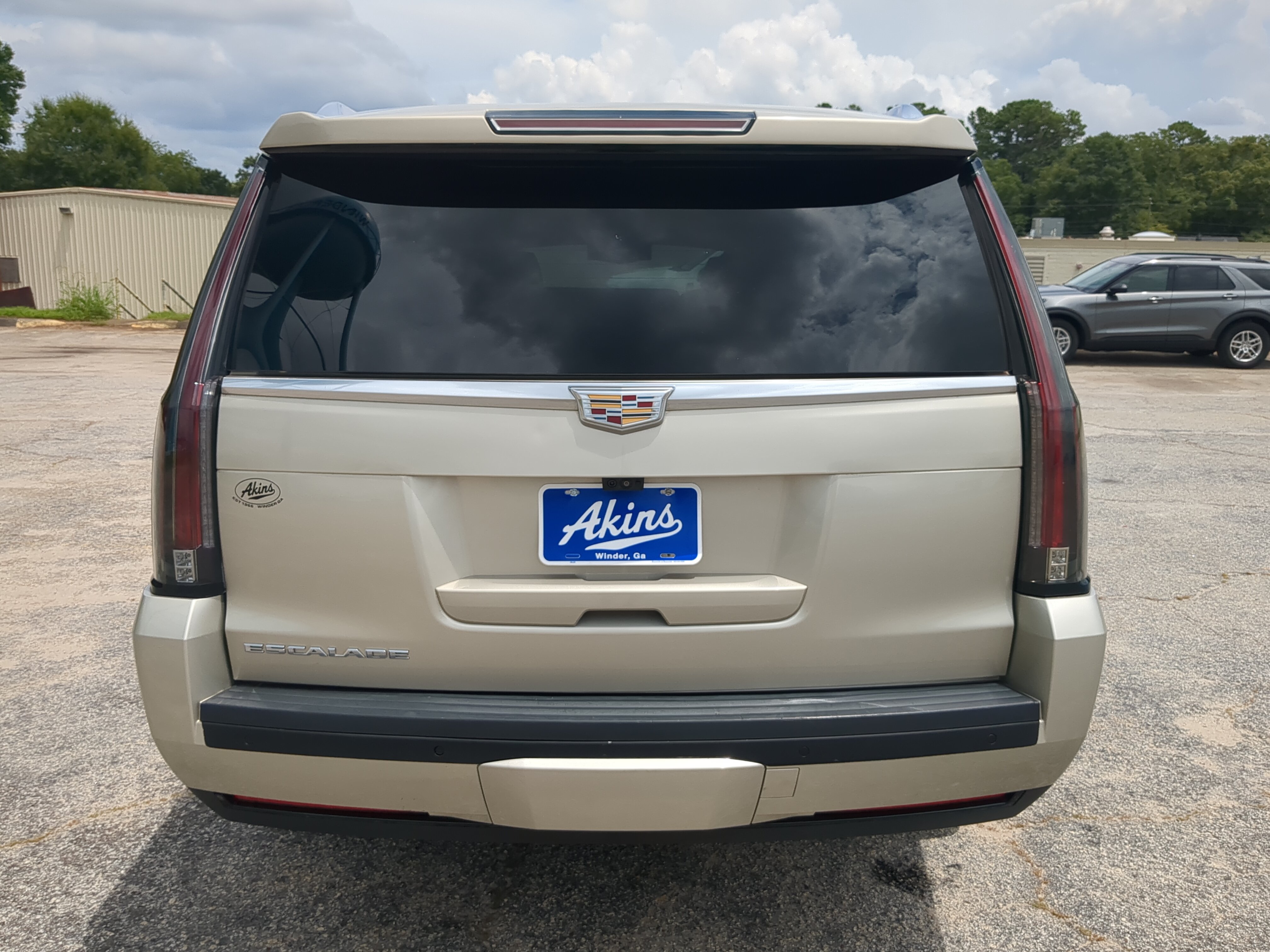 Used 2017 Cadillac Escalade ESV Luxury RWD image 4