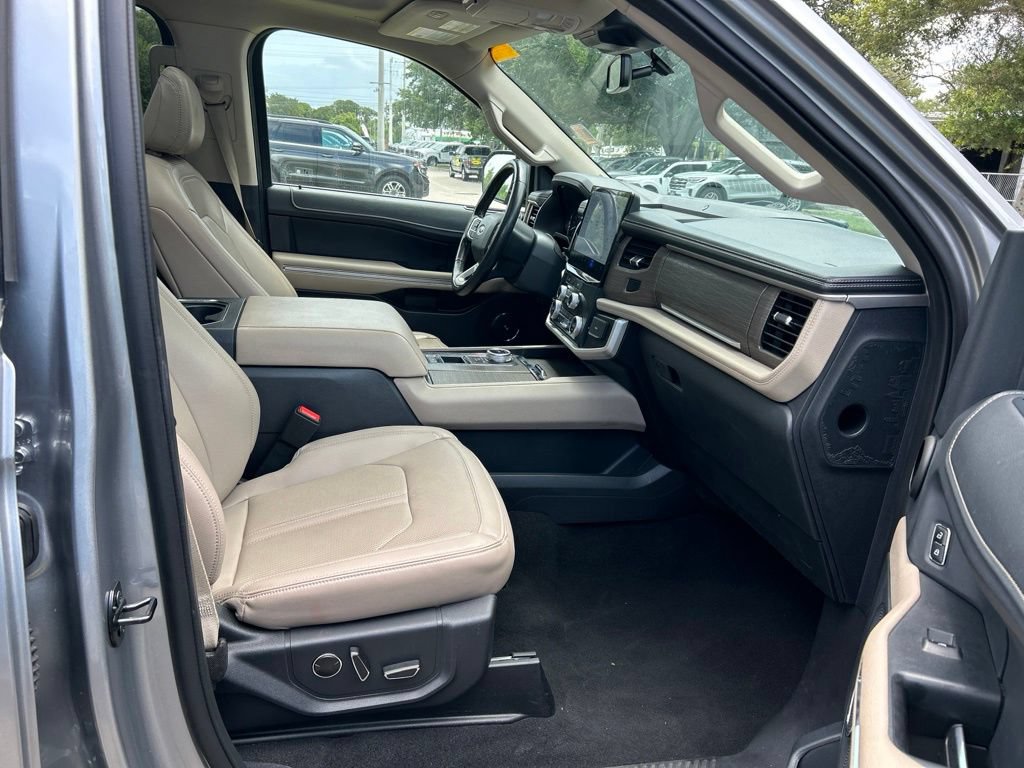 Used 2024 Ford Expedition Limited RWD image 40