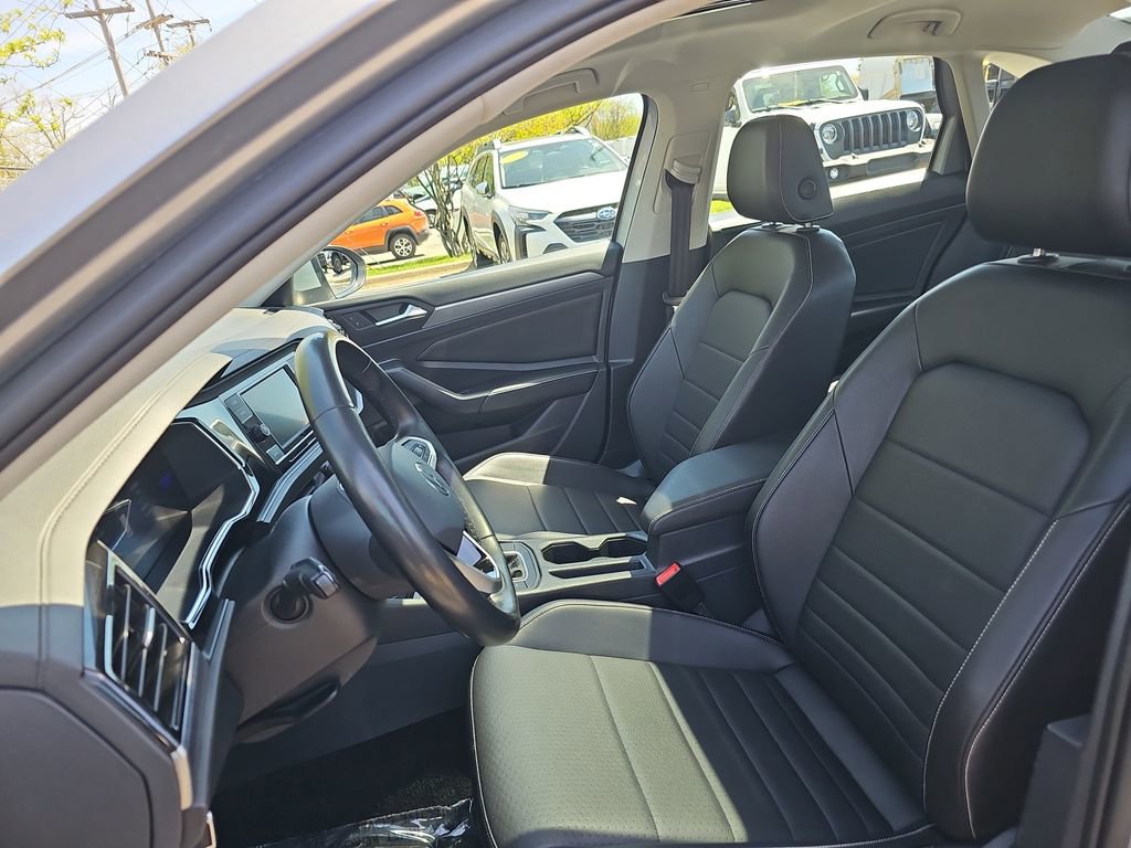 Used 2024 Volkswagen Jetta SE FWD image 14