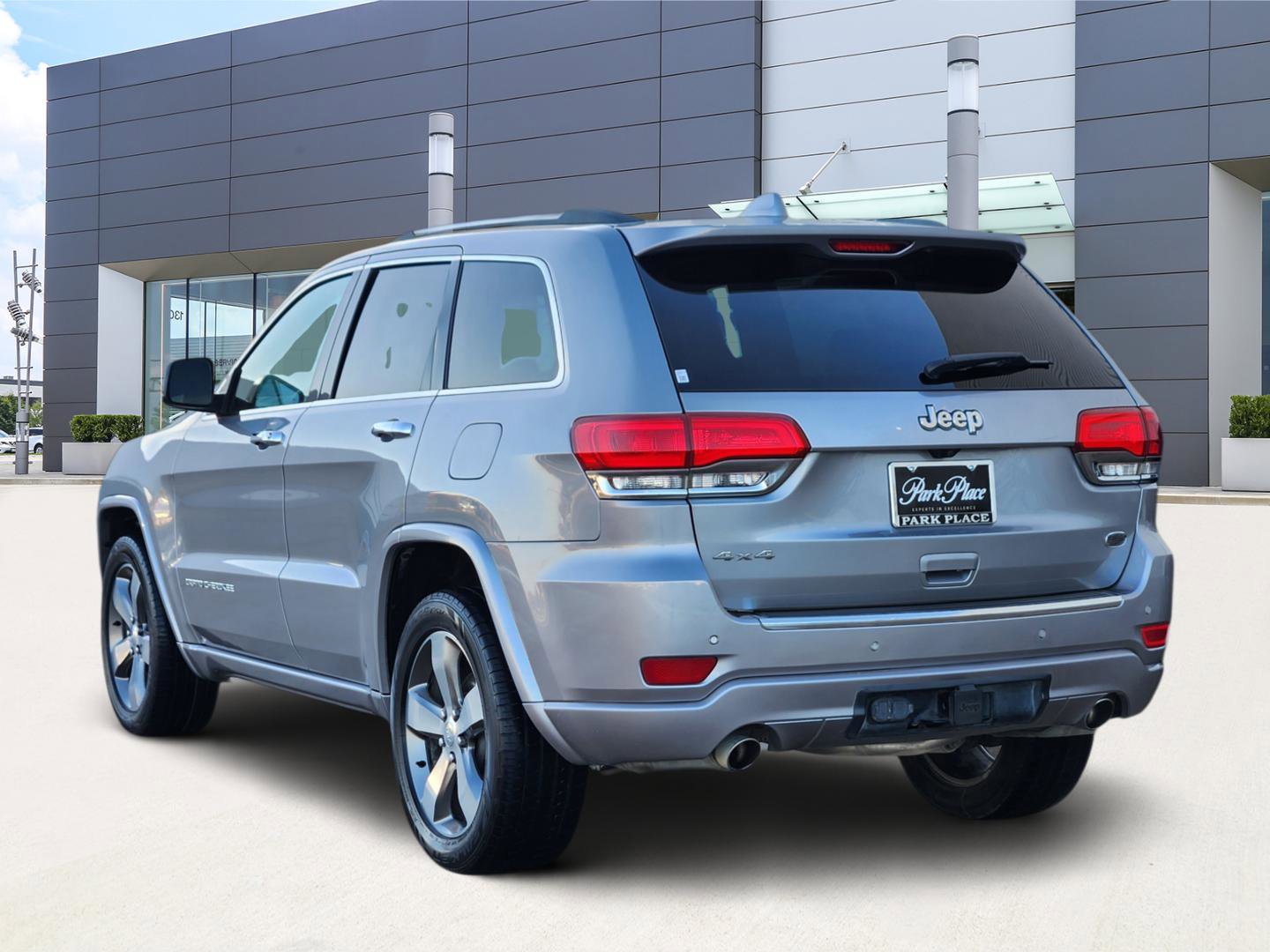 Used 2016 Jeep Grand Cherokee Overland image 4