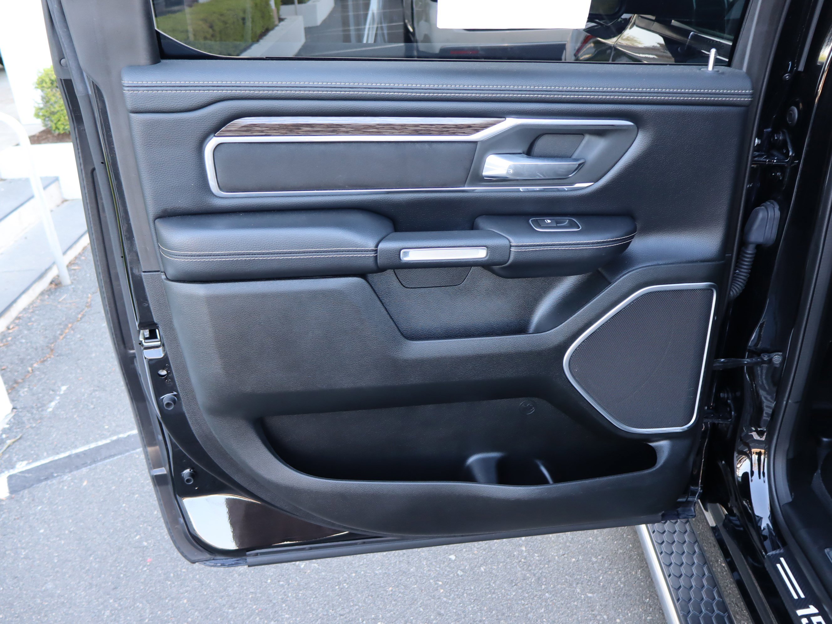 Used 2020 RAM 1500 Laramie AWD/4WD image 33