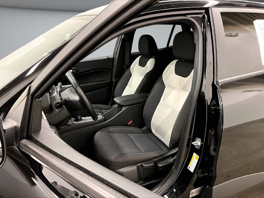 Used 2024 Chevrolet Trax RS FWD image 21