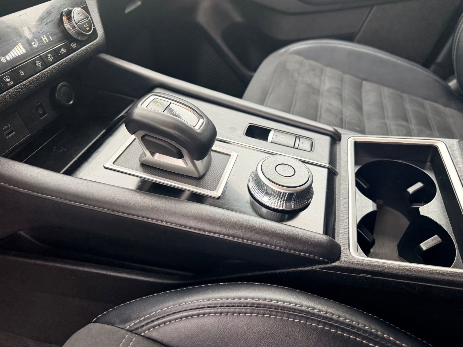 Used 2024 Mitsubishi Outlander SE image 14