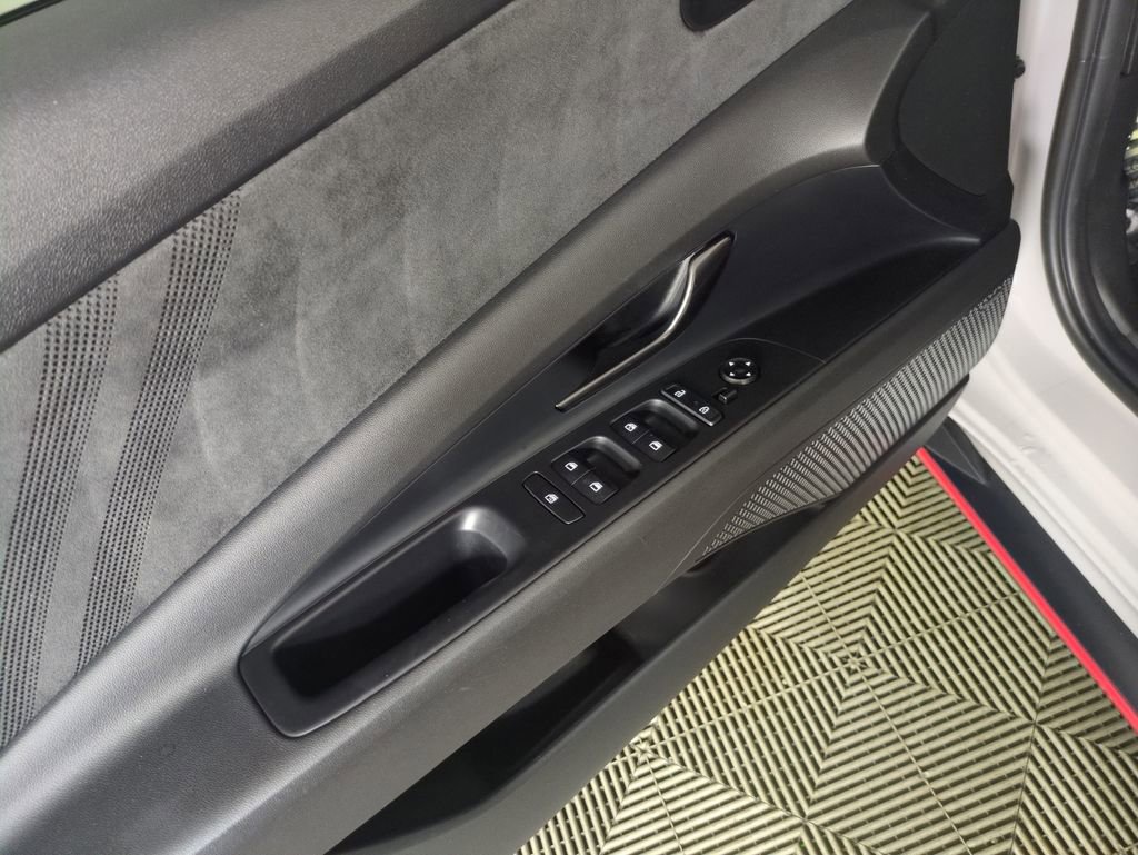 Used 2023 Hyundai Elantra N image 11