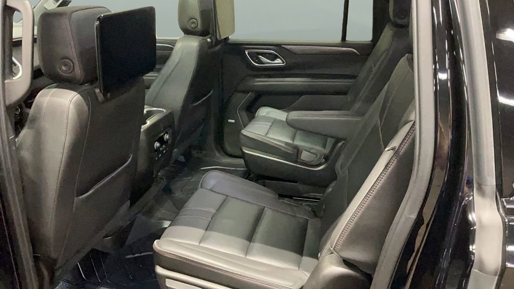 Used 2021 Chevrolet Suburban RST w/ Luxury Package image 24