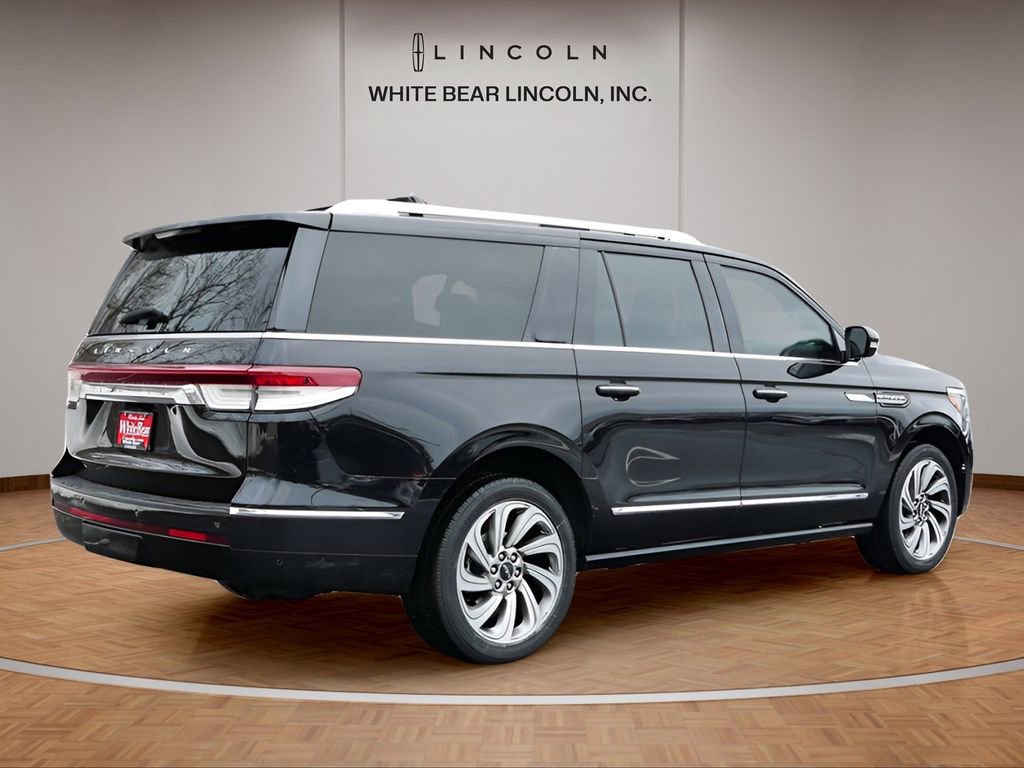 Used 2023 Lincoln Navigator L Reserve AWD/4WD image 5