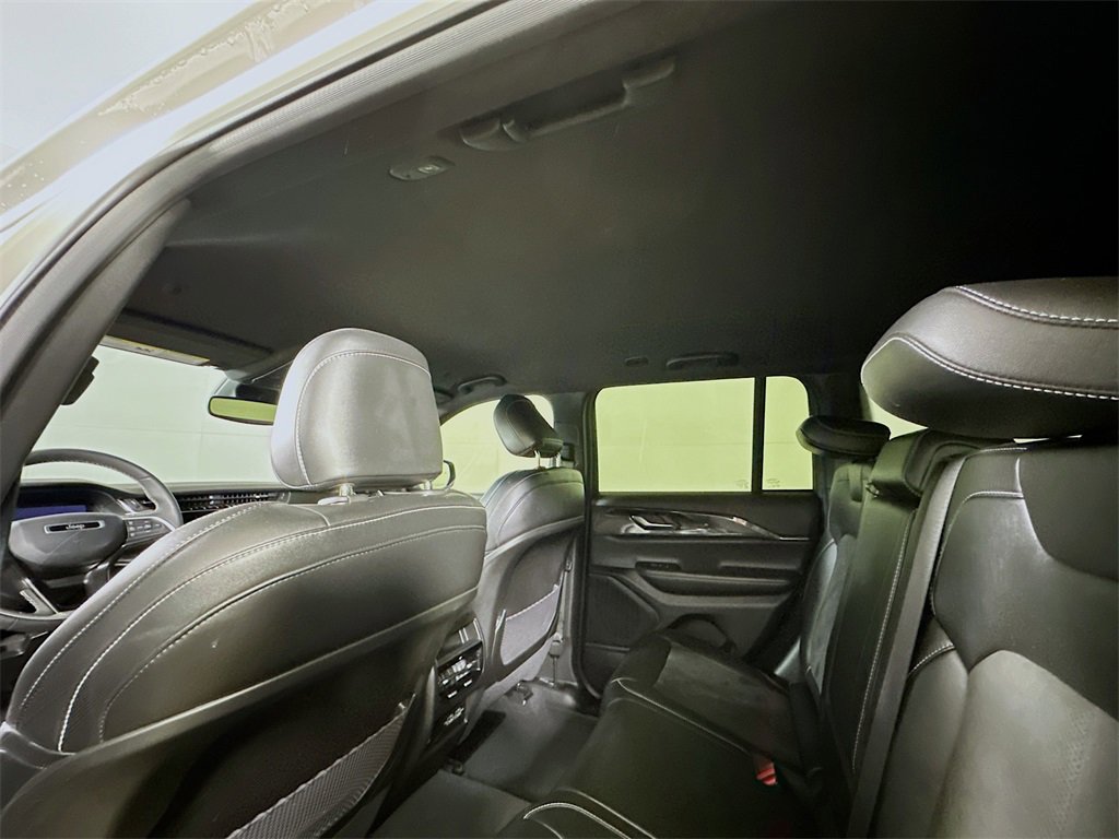 Used 2023 Jeep Grand Cherokee Altitude image 13