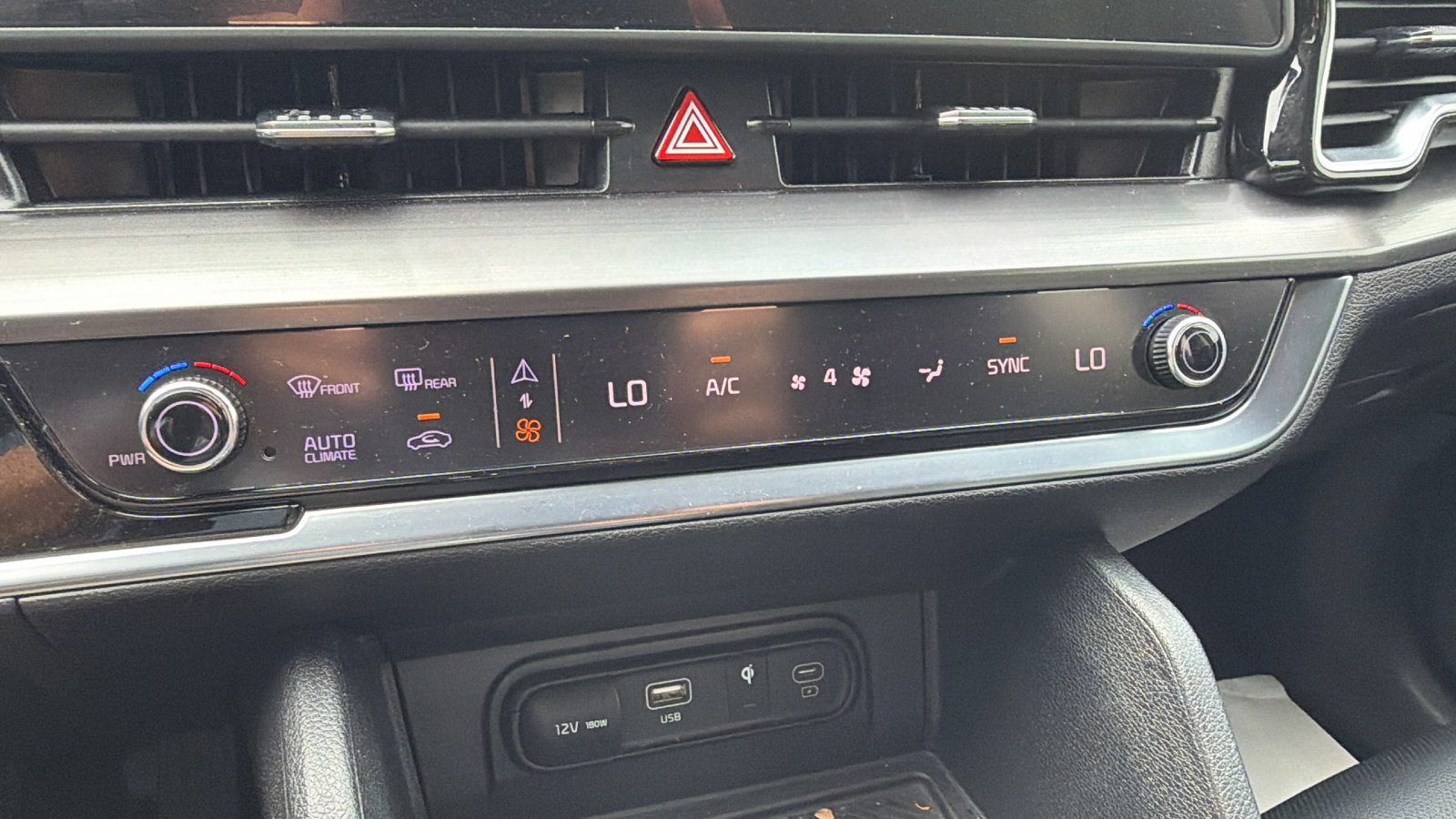 Used 2025 Kia Sportage EX w/ Premium Package FWD image 34