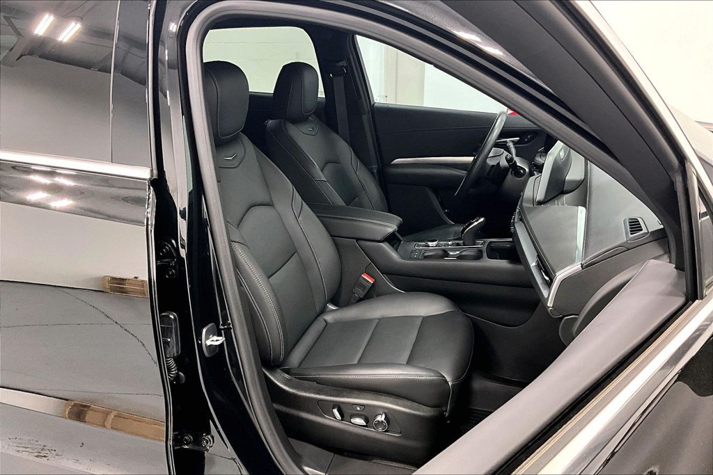 Used 2024 Cadillac XT4 Premium Luxury FWD image 9