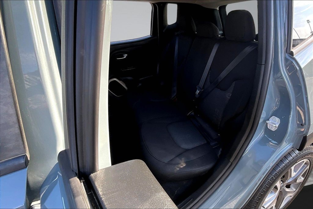 Used 2017 Jeep Renegade Latitude w/ Cold Weather Group AWD/4WD image 26