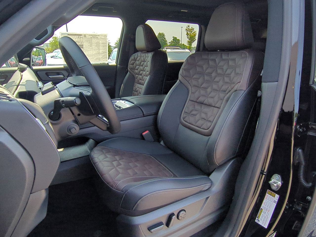 New 2025 Nissan Armada Platinum w/ Convenience Package AWD/4WD image 14