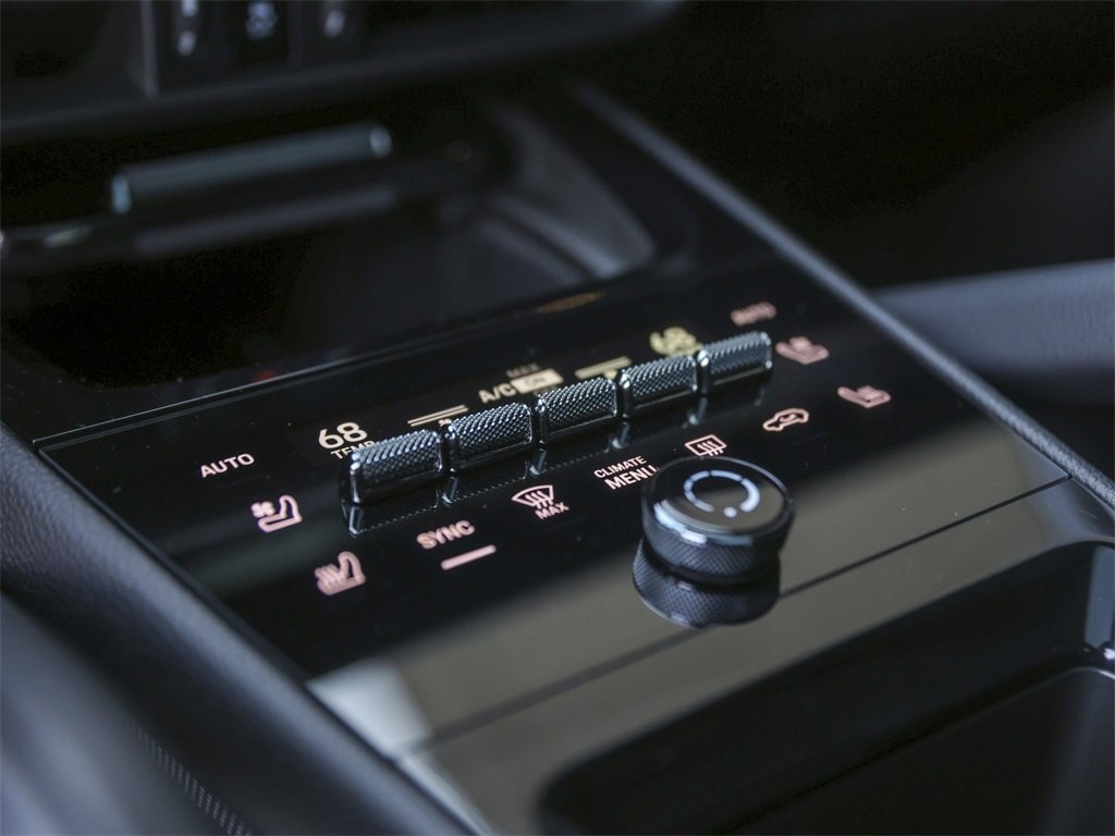 Certified 2025 Porsche Cayenne E-Hybrid Coupe image 27