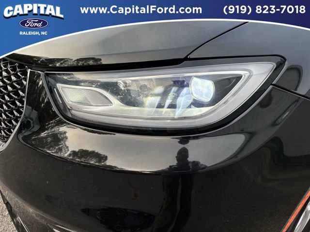 Used 2023 Chrysler Pacifica Touring-L FWD image 11