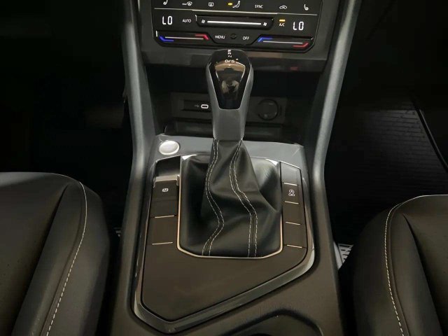 Used 2023 Volkswagen Tiguan SE w/ Panoramic Sunroof Package FWD image 59