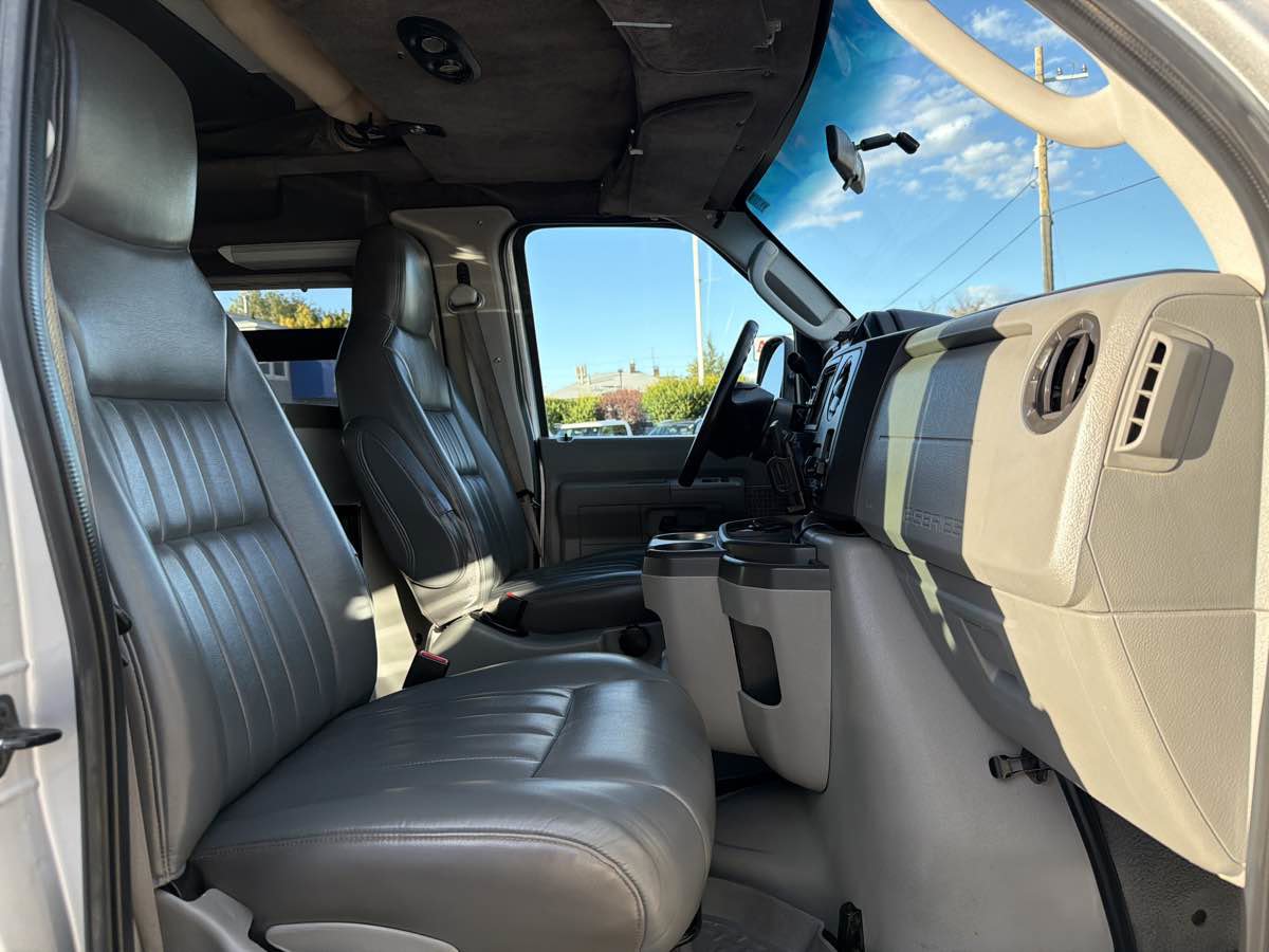 Used 2010 Ford E-350 and Econoline 350 Super Duty image 16