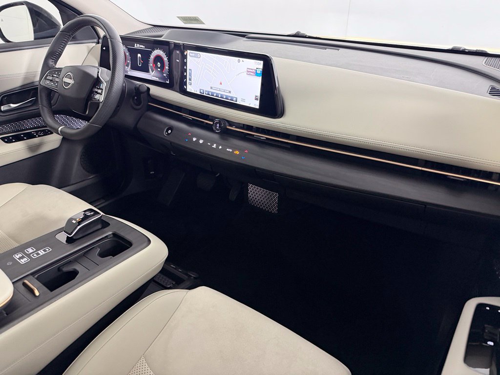 Used 2024 Nissan Ariya AWD image 14