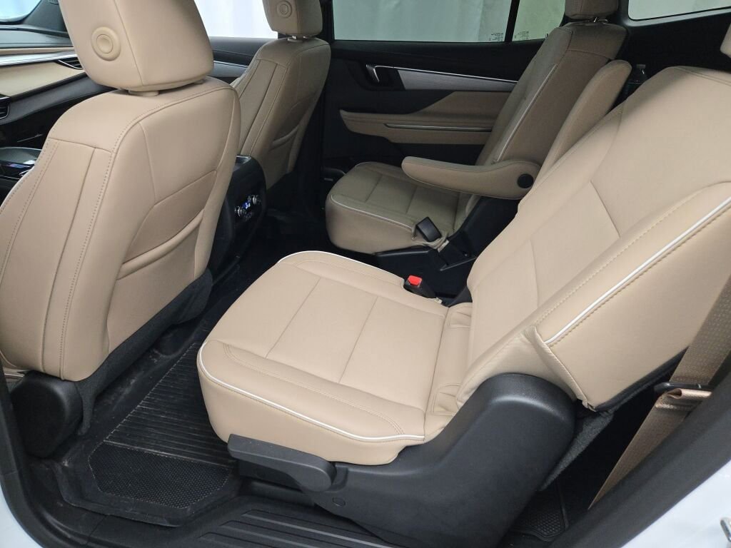 New 2026 Buick Enclave Preferred w/ LPO, Floor Liner Package image 21