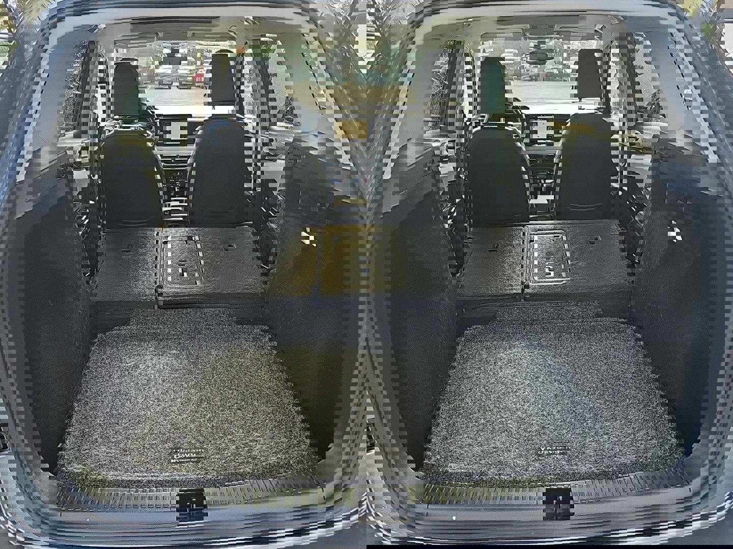 Used 2025 Volkswagen Taos SEL image 23