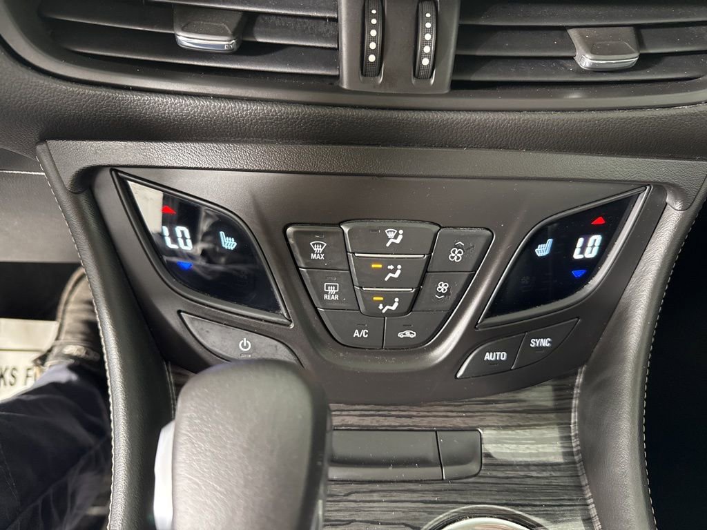 Used 2017 Buick Envision Essence FWD image 23