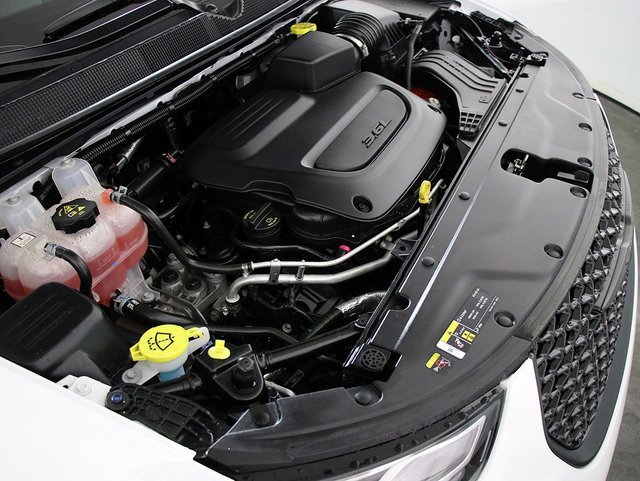 Used 2025 Chrysler Pacifica Limited image 34