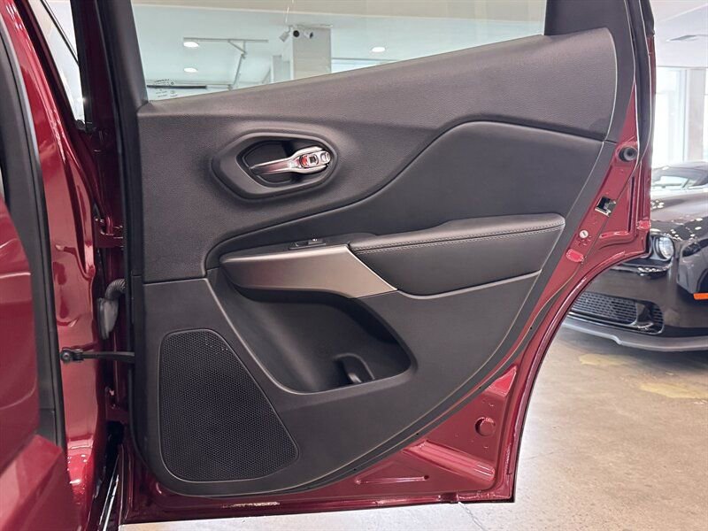 Used 2019 Jeep Cherokee High Altitude image 16