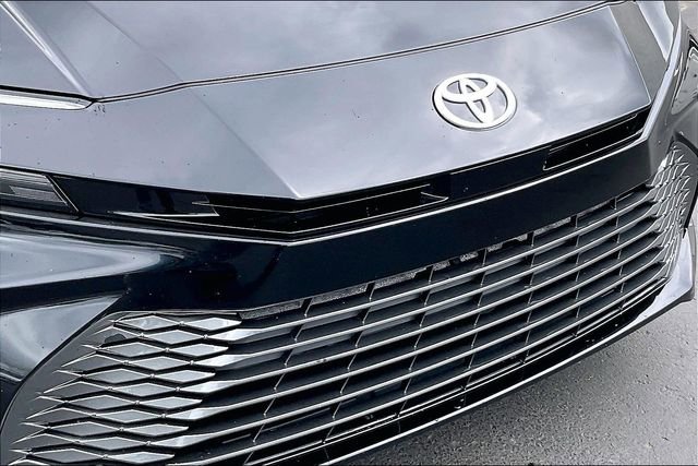 Used 2025 Toyota Camry XLE AWD/4WD image 30