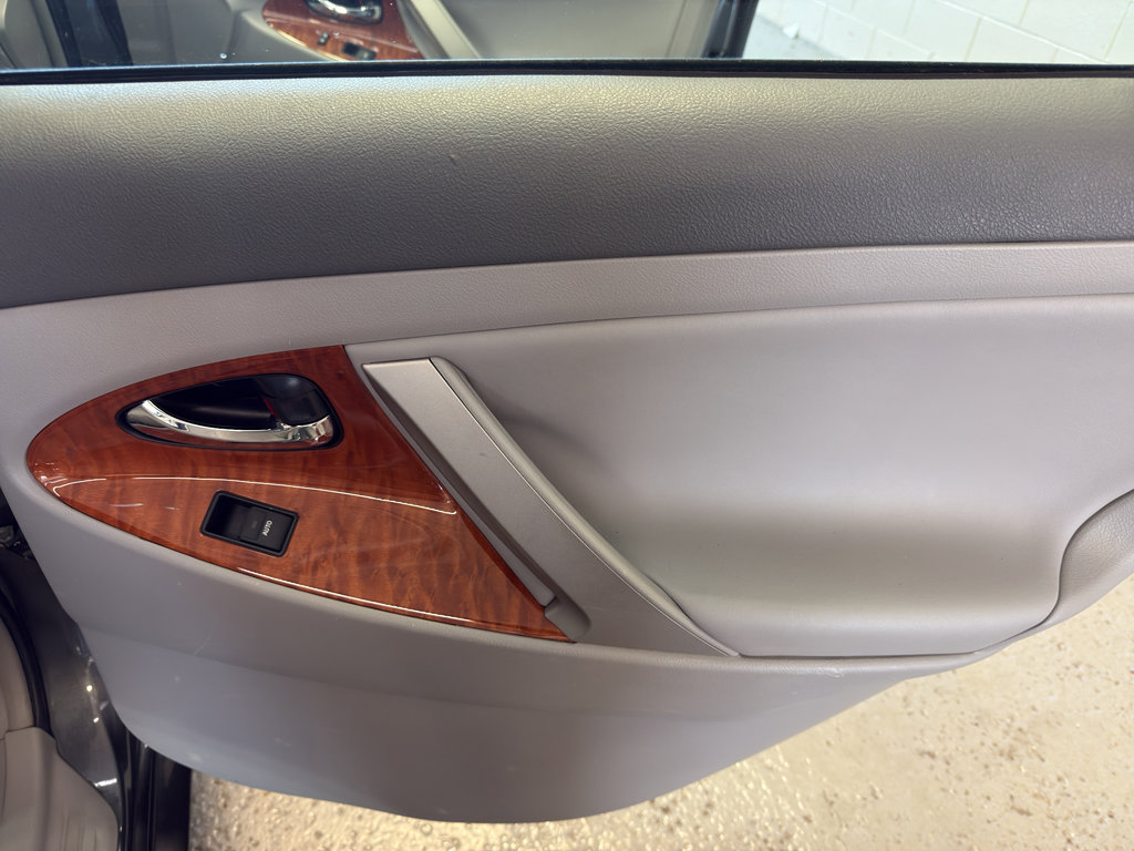 Used 2010 Toyota Camry Hybrid image 25