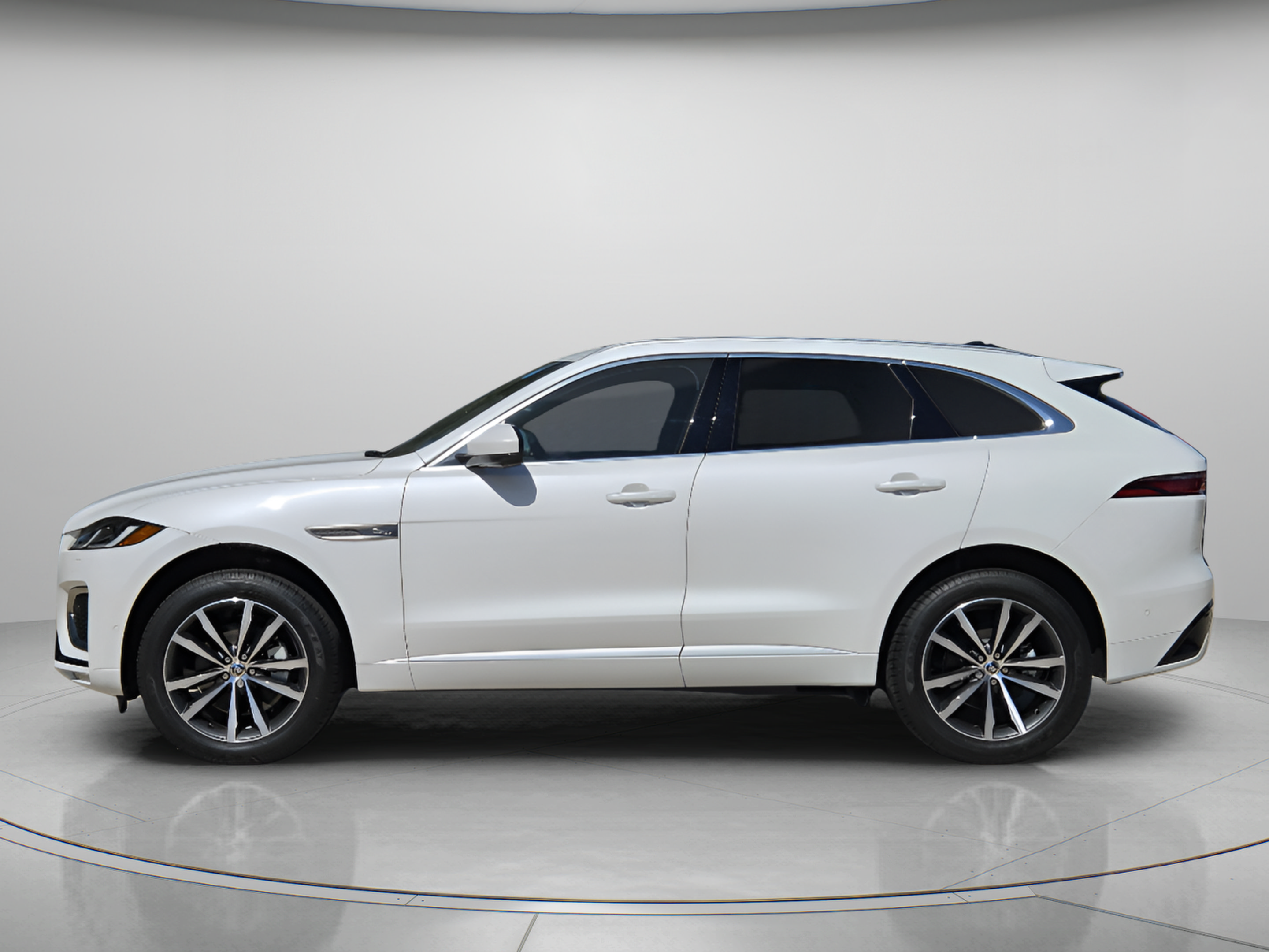 Used 2025 Jaguar F-PACE R-Dynamic S AWD/4WD image 2