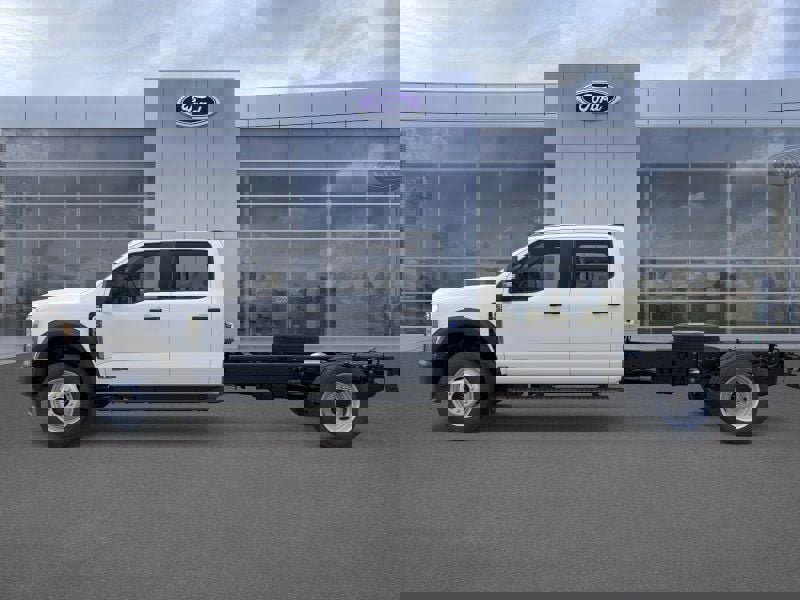 New 2026 Ford F550 4x4 Crew Cab image 32