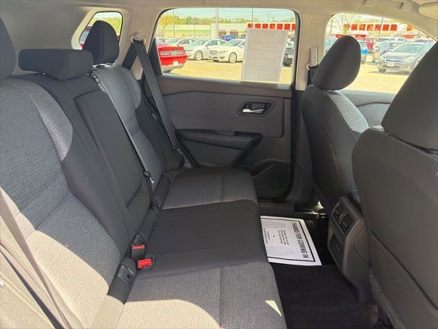 Used 2023 Nissan Rogue SV image 17