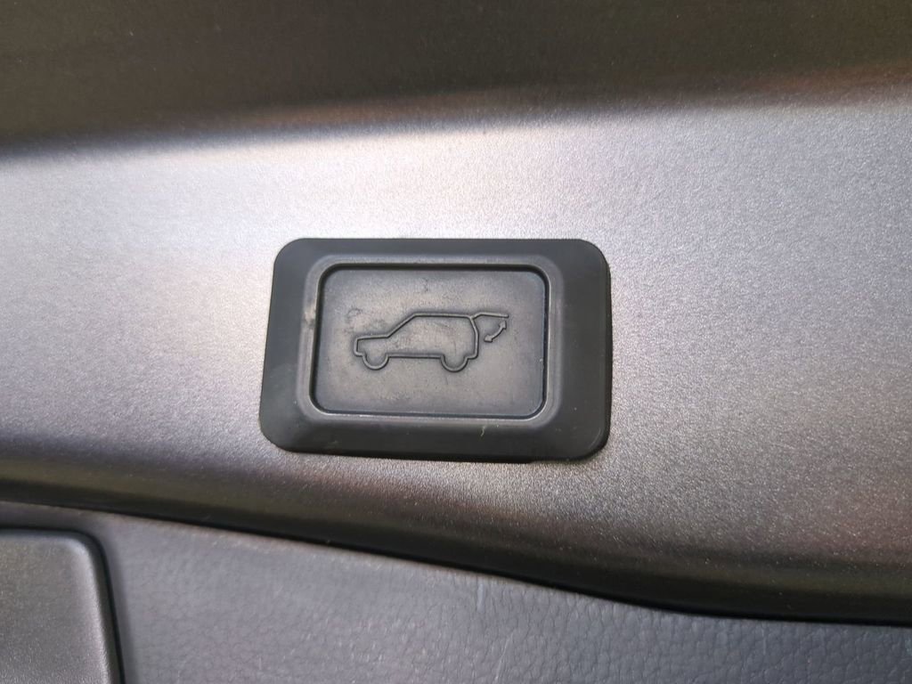 Used 2021 Toyota RAV4 XLE image 15