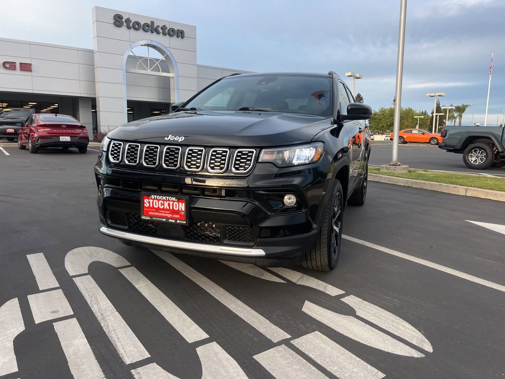 Used 2025 Jeep Compass Limited image 3