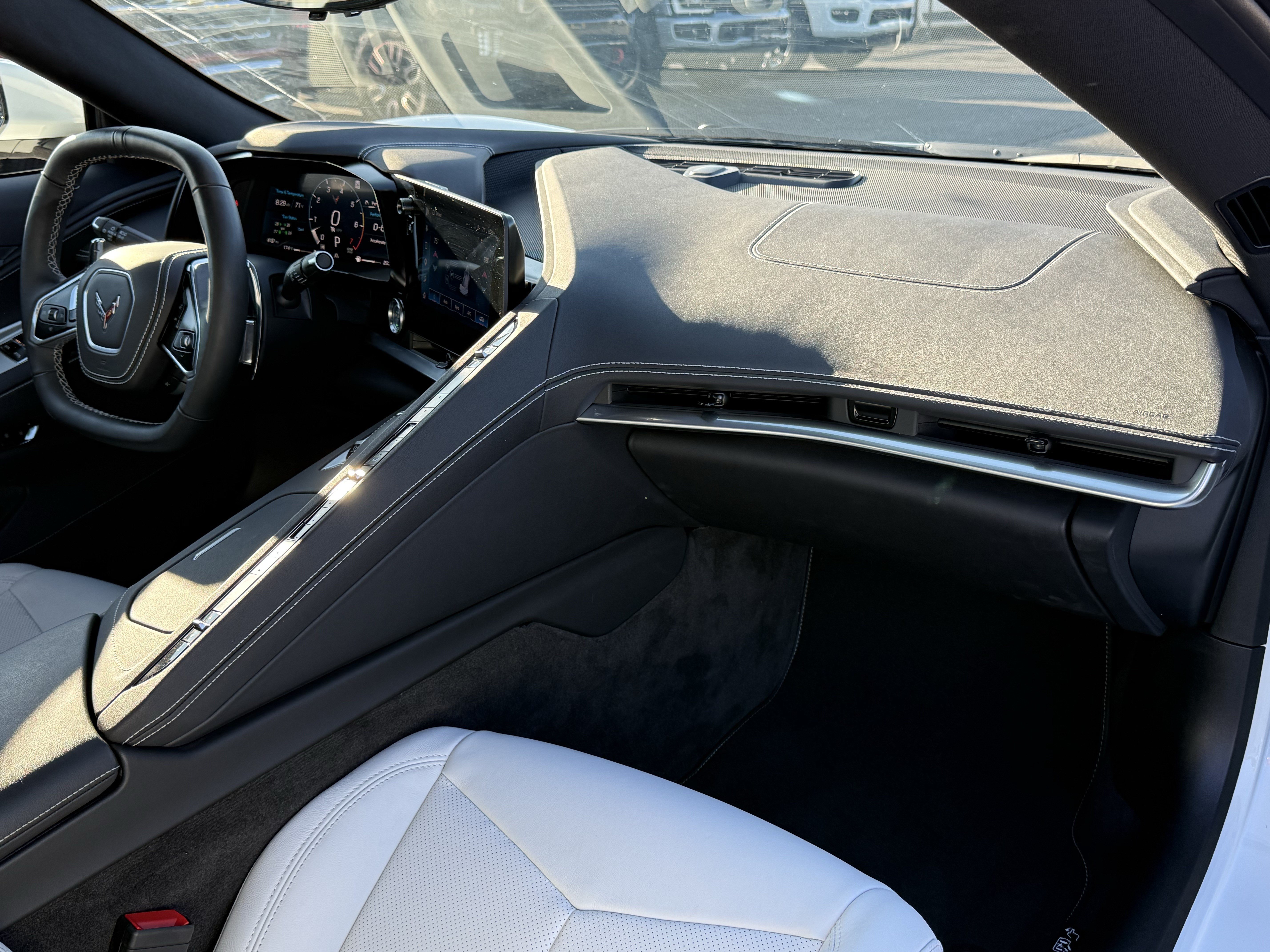 Used 2025 Chevrolet Corvette Stingray Coupe w/ Battery Protection Package RWD image 29
