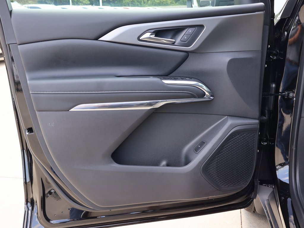 New 2025 Chevrolet Traverse LT w/ Driver Confidence Package image 11